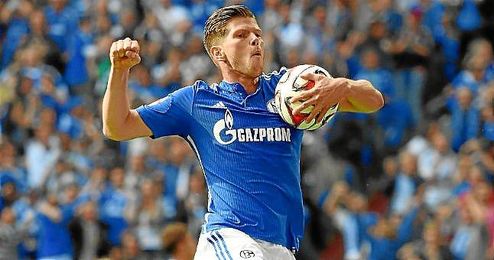 Huntelaar celebra un gol con el Schalke 04. Huntelaar celebra un gol con el Schalke 04.