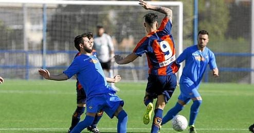 Imagen de un partido entre el Cerro y el Torreblanca en Segunda Andaluza de esta temporada. Imagen de un partido entre el Cerro y el Torreblanca en Segunda Andaluza de esta temporada.
