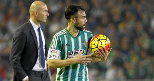 Molinero, en un lance del partido entre el Betis y el Real Madrid. Molinero, en un lance del partido entre el Betis y el Real Madrid.