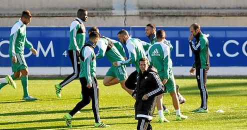 Xavi Torres, Van der Vaart y Van Wolfswinkel, novedades en la lista Xavi Torres, Van der Vaart y Van Wolfswinkel, novedades en la lista