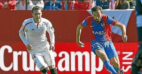 Cristóforo, en un lance del partido ante Morales. Cristóforo, en un lance del partido ante Morales.