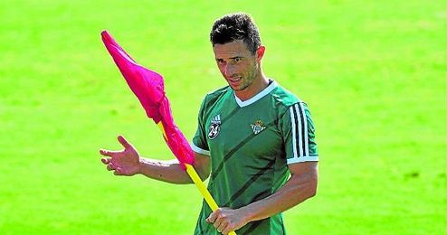 El mercado de invierno cerró sin que el Betis se reforzase en ataque y ya sólo le queda confiar en los goles de Rubén, la bandera de este equipo. El mercado de invierno cerró sin que el Betis se reforzase en ataque y ya sólo le queda confiar en los goles de Rubén, la bandera de este equipo.