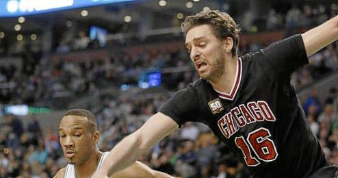 El pivot español Pau Gasol, en un partido con los Bulls. El pivot español Pau Gasol, en un partido con los Bulls.
