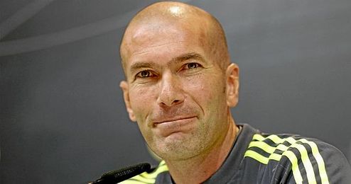 Zidane durante rueda de prensa Zidane durante rueda de prensa