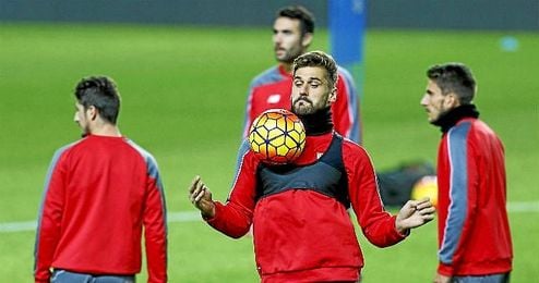 Llorente, en un entrenamiento con el Sevilla. Llorente, en un entrenamiento con el Sevilla.