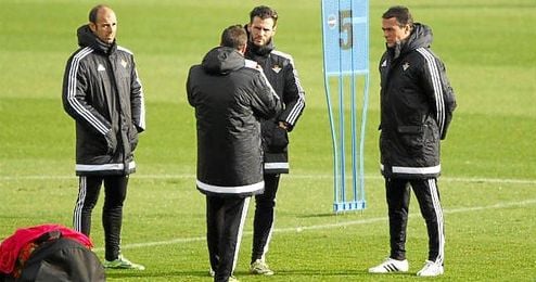 Alexis Trujillo, junto a Merino y Capi en un entrenamiento. Alexis Trujillo, junto a Merino y Capi en un entrenamiento.
