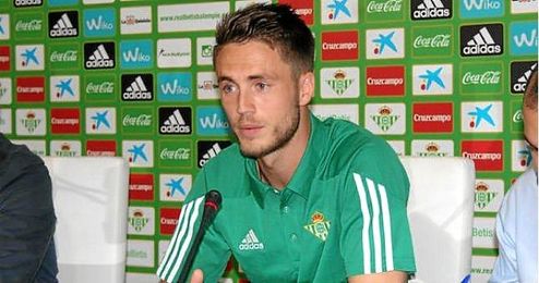 En la imagen, Ricky Van Wolfswinkel en sala de prensa. En la imagen, Ricky Van Wolfswinkel en sala de prensa.