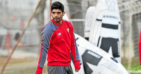 En la imagen, el argentino Éver Banega en un entrenamiento con el Sevilla FC. En la imagen, el argentino Éver Banega en un entrenamiento con el Sevilla FC.