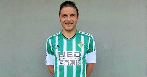 Joaquín presentó el acuerdo de patrocinio. Joaquín presentó el acuerdo de patrocinio.