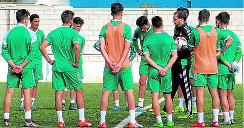 José Juan Romero, ayer en su primer entrenamiento con el filial bético José Juan Romero, ayer en su primer entrenamiento con el filial bético