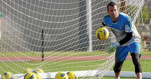 En la imagen, el portero Toni Doblas en su etapa en el Xerez. En la imagen, el portero Toni Doblas en su etapa en el Xerez.