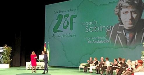 Joaquín Sabina, en su discurso como Hijo Predilecto. Joaquín Sabina, en su discurso como Hijo Predilecto.