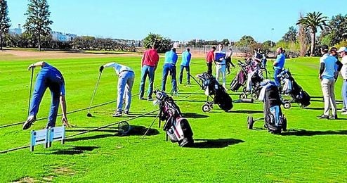 Imagen de los entrenamientos previos al inicio de la Copa del Rey que acogerá el Real Club de Golf de Sevilla. Imagen de los entrenamientos previos al inicio de la Copa del Rey que acogerá el Real Club de Golf de Sevilla.