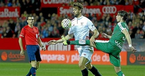 Fernando Llorente, en una jugada ante el Eibar. Fernando Llorente, en una jugada ante el Eibar.