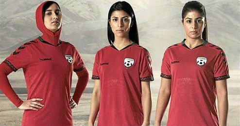 Imagen de las equipaciones fabricadas por Hummel para Afganistán. Imagen de las equipaciones fabricadas por Hummel para Afganistán.