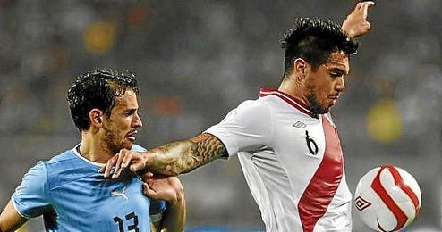 Vargas, durante un partido con Perú ante Uruguay. Vargas, durante un partido con Perú ante Uruguay.