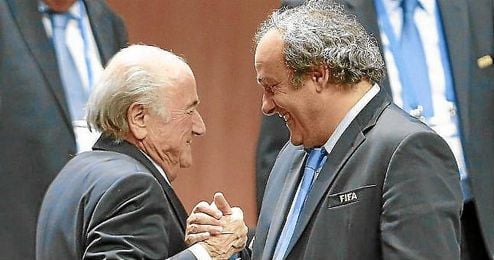 En la imagen, Michel Platini y Joseph Blatter, los dirigentes acusados por corrupción. En la imagen, Michel Platini y Joseph Blatter, los dirigentes acusados por corrupción.