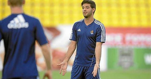 Carlos Vela, en un entrenamiento con la Real. Carlos Vela, en un entrenamiento con la Real.