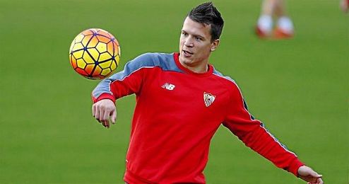Konoplyanka, durante un entrenamiento del Sevilla. Konoplyanka, durante un entrenamiento del Sevilla.