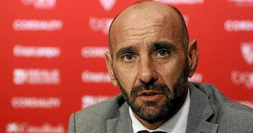 En la imagen, Monchi atendiendo a los medios en rueda de prensa. En la imagen, Monchi atendiendo a los medios en rueda de prensa.
