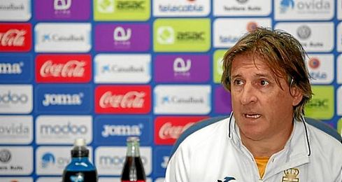 El Real Oviedo destaca y agradece la "profesionalidad, entrega y dedicación" del ya exentrenador carbayón. El Real Oviedo destaca y agradece la "profesionalidad, entrega y dedicación" del ya exentrenador carbayón.