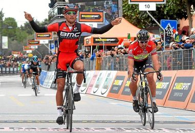 El belga Van Avermaet celebrando su victoria del BMC. El belga Van Avermaet celebrando su victoria del BMC.