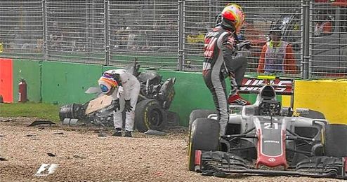 Imagen posterior al accidente de Fernando Alonso en Australia. Imagen posterior al accidente de Fernando Alonso en Australia.