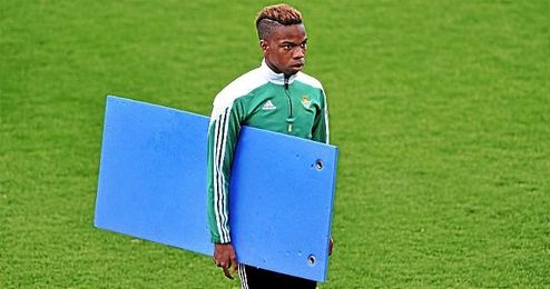 Musonda, durante un entrenamiento del Betis. Musonda, durante un entrenamiento del Betis.