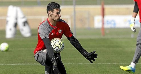 Imagen de Sergio Rico durante el el entrenamiento. Imagen de Sergio Rico durante el el entrenamiento.