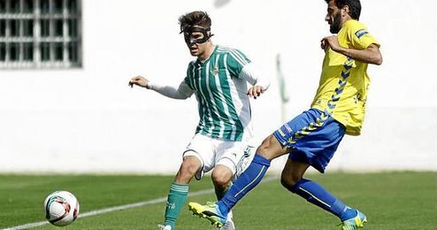 En la imagen, Ojog pugna un balón con Dani Güiza. En la imagen, Ojog pugna un balón con Dani Güiza.