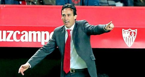 Emery, en la banda del Pizjuán. Emery, en la banda del Pizjuán.