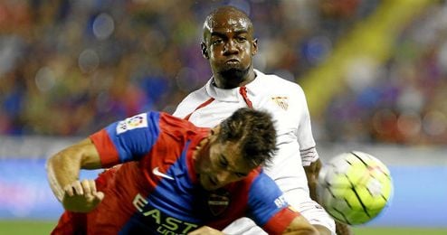 Kakuta apenas jugó en el Sevilla. Kakuta apenas jugó en el Sevilla.