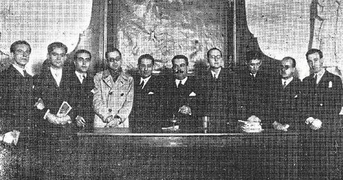 Manuel Blasco Garzón, sexto por la izquierda. Manuel Blasco Garzón, sexto por la izquierda.
