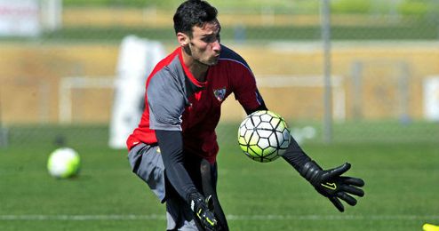 Sergio Rico renovó en enero hasta 2019. Sergio Rico renovó en enero hasta 2019.
