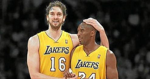 Pau Gasol y Kobe Bryant, compartieron vestuario en Los Angeles Lakers y lograron tres Finales consecutivas y dos anillos de la NBA. Pau Gasol y Kobe Bryant, compartieron vestuario en Los Angeles Lakers y lograron tres Finales consecutivas y dos anillos de la NBA.