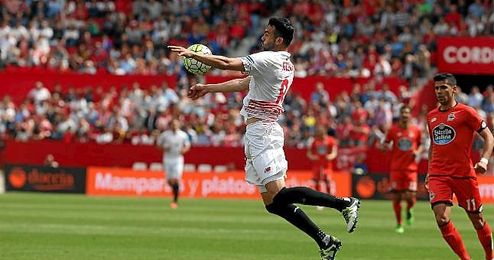 Iborra, en un lance del partido ante el Deportivo. Iborra, en un lance del partido ante el Deportivo.
