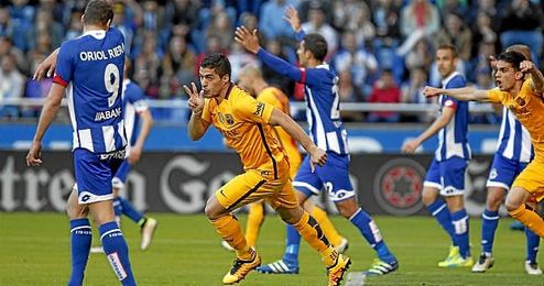 Luis Suárez celebra el primer tanto de los cuatro que logró ante el Depor Luis Suárez celebra el primer tanto de los cuatro que logró ante el Depor