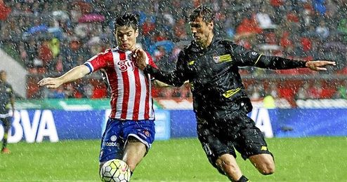 En la imagen, Llorente durante el encuentro con el Sporting. En la imagen, Llorente durante el encuentro con el Sporting.