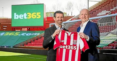 La empresa Bet365 ha anunciado también que se mantendrá como espónsor principal en la camiseta durante las tres próximas campañas. La empresa Bet365 ha anunciado también que se mantendrá como espónsor principal en la camiseta durante las tres próximas campañas.