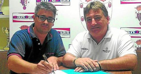 En la imagen, Francisco Sánchez (derecha), actual presidente de la gestora del Mairena. En la imagen, Francisco Sánchez (derecha), actual presidente de la gestora del Mairena.