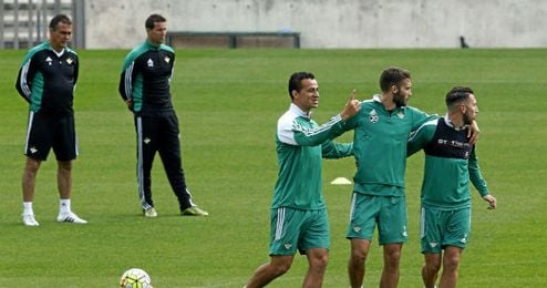 Juan Merino, junto a Alexis, en un entrenamiento. Juan Merino, junto a Alexis, en un entrenamiento.