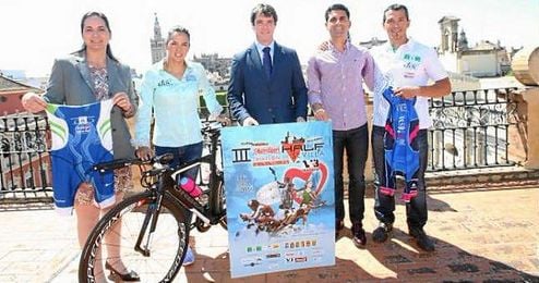 Gracias a sus condiciones, el Triatlón de media distancia de Sevilla se plantea como una de las mejores pruebas de todo el año. Gracias a sus condiciones, el Triatlón de media distancia de Sevilla se plantea como una de las mejores pruebas de todo el año.