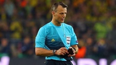 Kuipers, internacional desde 2006, arbitró la final de la Liga de Campeones de 2014. Kuipers, internacional desde 2006, arbitró la final de la Liga de Campeones de 2014.