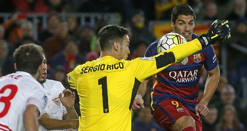 Sergio Rico ha firmado buenas actuaciones contra el Barcelona. Sergio Rico ha firmado buenas actuaciones contra el Barcelona.