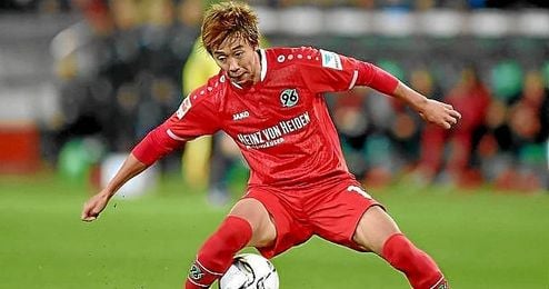 Kiyotake, en un partido con el Hannover. Kiyotake, en un partido con el Hannover.
