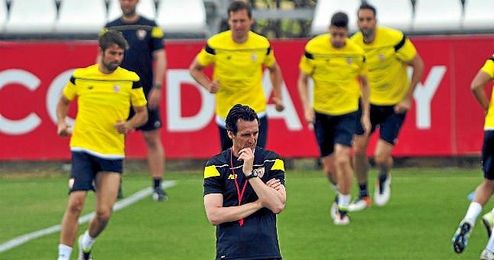 Unai Emery, en un entrenamiento sevillista. Unai Emery, en un entrenamiento sevillista.