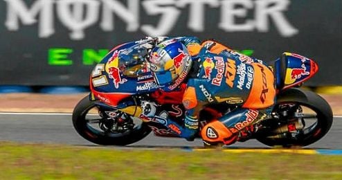 Romano Fenati (KTM) y Jorge Navarro (Estrella Galicia 0´0 Honda) completaron el podio. Romano Fenati (KTM) y Jorge Navarro (Estrella Galicia 0´0 Honda) completaron el podio.