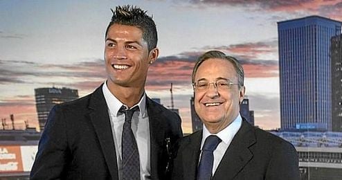 Cristiano Ronaldo junto a su presidente Florentino Pérez. Cristiano Ronaldo junto a su presidente Florentino Pérez.