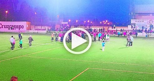 El Utrera festeja la permanencia tras ganar al Écija. El Utrera festeja la permanencia tras ganar al Écija.