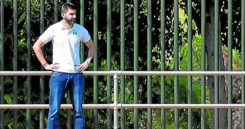 Ale Martín, entrenador de La Barrera, aguarda una respuesta oficial del club acerca de su continuidad. Ale Martín, entrenador de La Barrera, aguarda una respuesta oficial del club acerca de su continuidad.